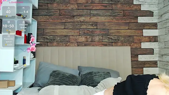 White Lioness online show from 03-30-26, 04:52