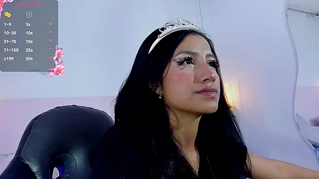 naomiii   online show from 09-25-25, 12:09