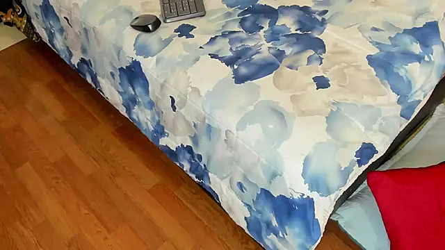 naomiii   online show from 11-08-25, 11:43