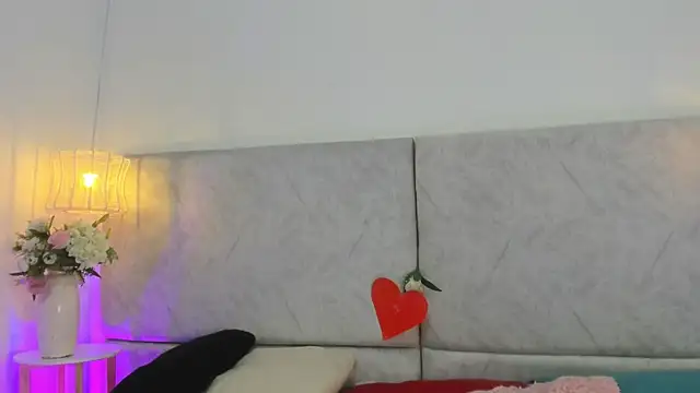 naomiii   online show from 02-19-26, 11:39