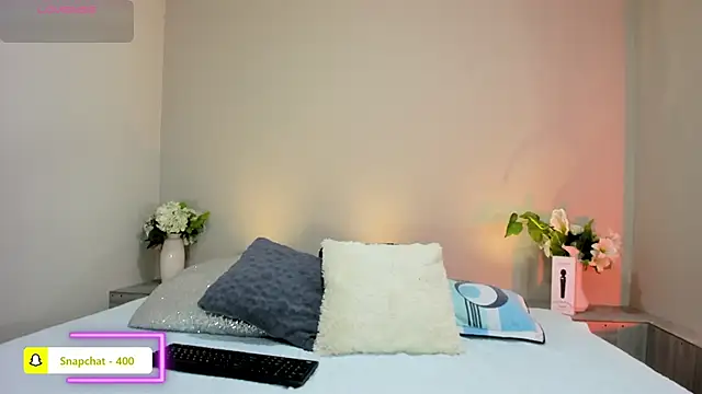 naomiii   online show from 04-17-26, 11:46