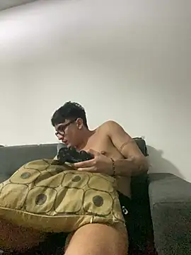 Snapshot of LCarreraa chatting on 03-04-25, 02:27 LCarreraa online show from 03-04-25, 02:27