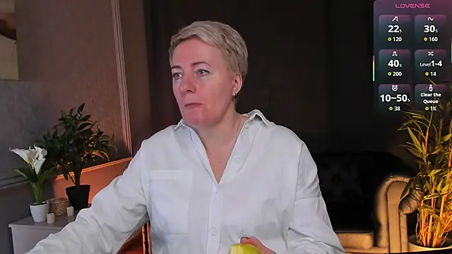 Nika Smit online show from 04-18-26, 05:22