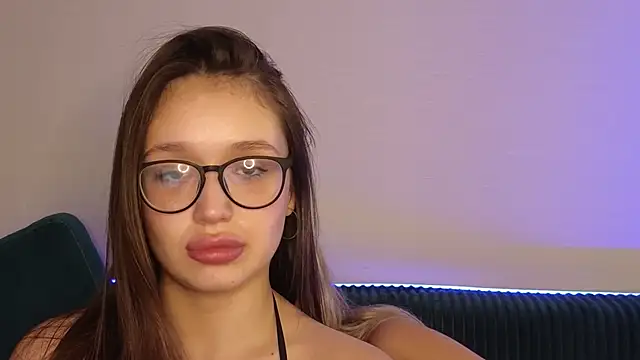 Snapshot of Megan_Kira chatting on 02-20-25, 06:06 Megan Kira online show from 02-20-25, 06:06