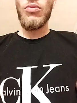 Snapshot of hoot_denis28 chatting on 12-27-24, 02:25 hoot denis28 online show from 12-27-24, 02:25