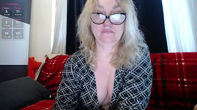Snapshot of Blond_Woman chatting on 12-16-24, 11:12 Blond Woman online show from 12-16-24, 11:12