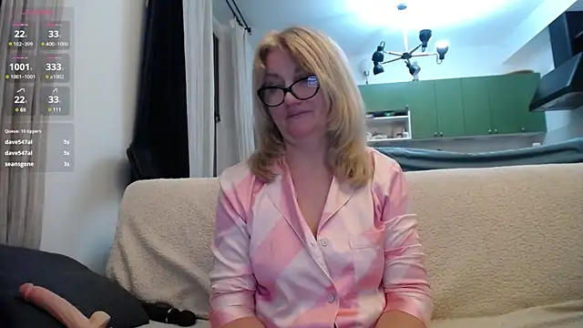 Snapshot of Blond_Woman chatting on 01-27-25, 11:22 Blond Woman online show from 01-27-25, 11:22