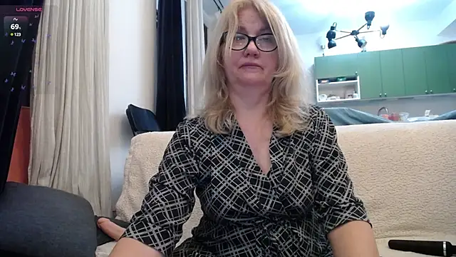 Snapshot of Blond_Woman chatting on 01-28-25, 09:19 Blond Woman online show from 01-28-25, 09:19