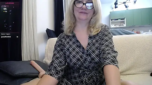 Snapshot of Blond_Woman chatting on 01-29-25, 12:22 Blond Woman online show from 01-29-25, 12:22