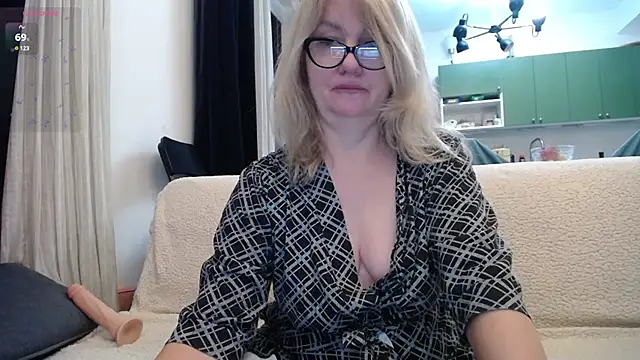Snapshot of Blond_Woman chatting on 01-29-25, 09:39 Blond Woman online show from 01-29-25, 09:39