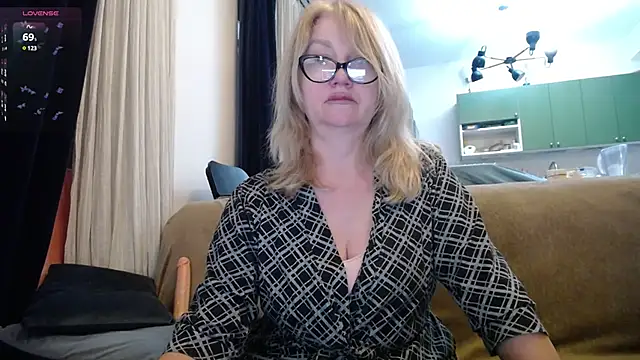 Snapshot of Blond_Woman chatting on 02-05-25, 08:46 Blond Woman online show from 02-05-25, 08:46