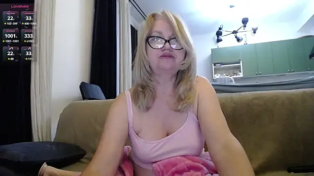Snapshot of Blond_Woman chatting on 02-08-25, 01:54 Blond Woman online show from 02-08-25, 01:54