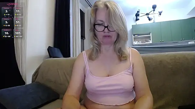 Snapshot of Blond_Woman chatting on 02-09-25, 09:49 Blond Woman online show from 02-09-25, 09:49