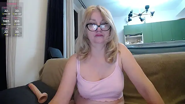Snapshot of Blond_Woman chatting on 02-15-25, 08:43 Blond Woman online show from 02-15-25, 08:43