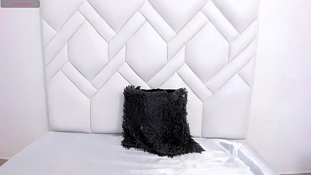 Analia18  online show from 12-19-25, 01:18