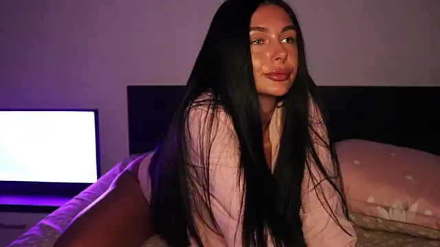 Snapshot of IvyKaelani chatting on 06-12-26, 03:33 IvyKaelani online show from 06-12-26, 03:33