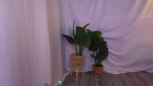 AlisiaSpinnet  online show from 12-19-24, 10:13