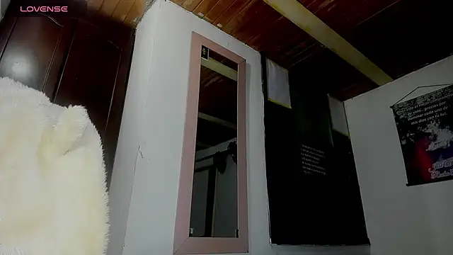 Snapshot of Nenita_Hot_ chatting on 10-03-25, 08:17 Nenita Hot  online show from 10-03-25, 08:17