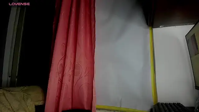 Snapshot of Nenita_Hot_ chatting on 10-15-25, 01:06 Nenita Hot  online show from 10-15-25, 01:06