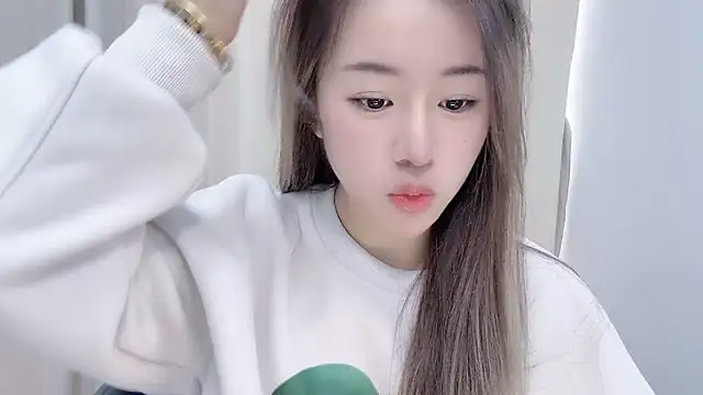 chloe-01 online show from 12-15-24, 04:18