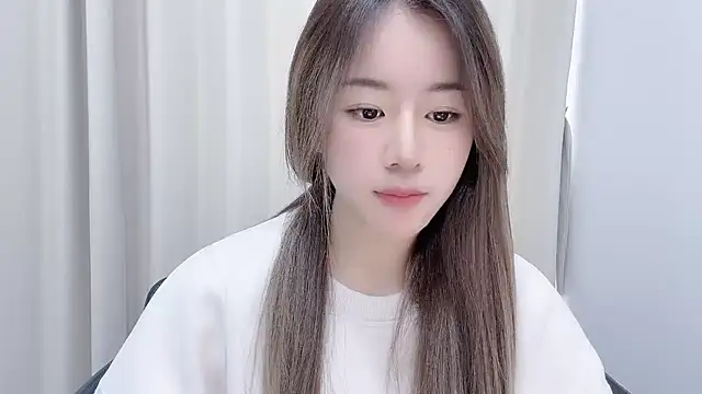 chloe-01 online show from 12-17-24, 04:23