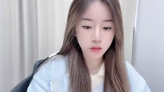 chloe-01 online show from 12-22-24, 04:17