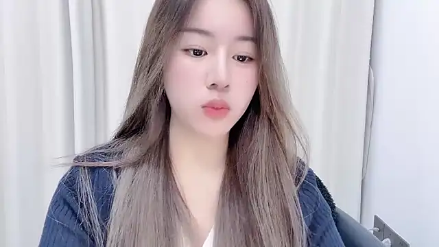 chloe-01 online show from 01-23-25, 12:30