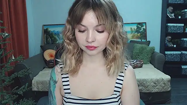 Snapshot of SYKE chatting on 01-04-25, 03:50 SYKE online show from 01-04-25, 03:50