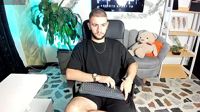 MaximusDick1  online show from 01-12-26, 03:34