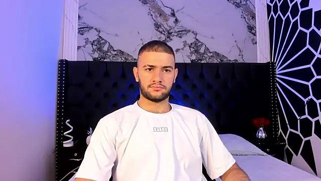 MaximusDick1  online show from 04-12-26, 11:59