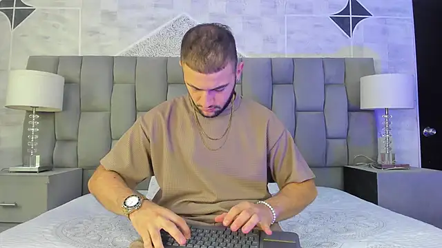 MaximusDick1  online show from 05-14-26, 12:01