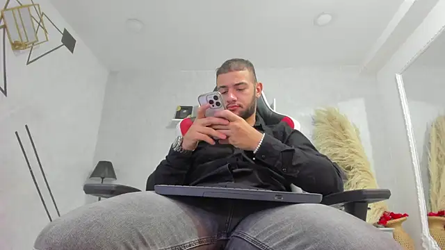 MaximusDick1  online show from 05-16-26, 11:42