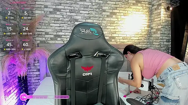 ariadna milano online show from 03-11-25, 12:50