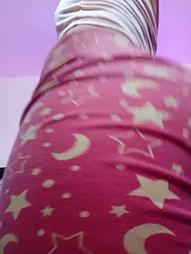 Snapshot of Sofia-Cam chatting on 12-21-25, 06:26 Sofia-Cam online show from 12-21-25, 06:26