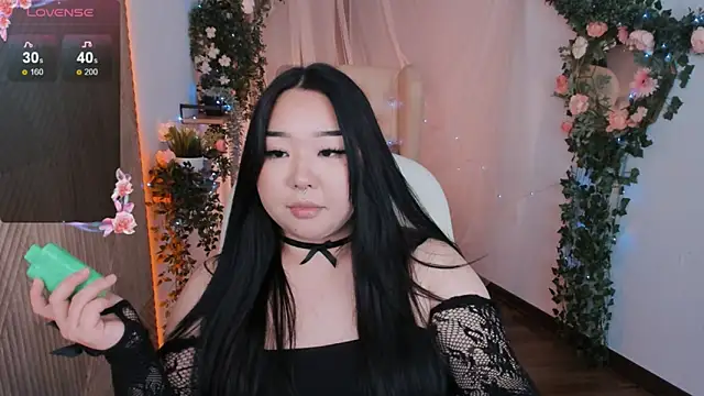 Snapshot of mei_honey_ chatting on 12-18-24, 05:31 mei honey  online show from 12-18-24, 05:31