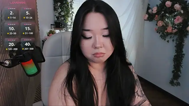 Snapshot of mei_honey_ chatting on 03-13-25, 01:29 mei honey  online show from 03-13-25, 01:29