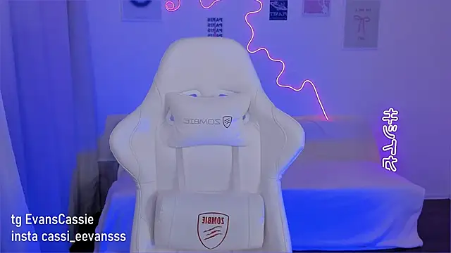 Cassie Ice online show from 02-17-25, 03:47