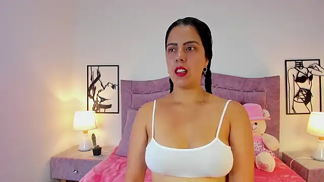 Snapshot of LunaSmitt chatting on 09-25-25, 12:20 LunaSmitt online show from 09-25-25, 12:20