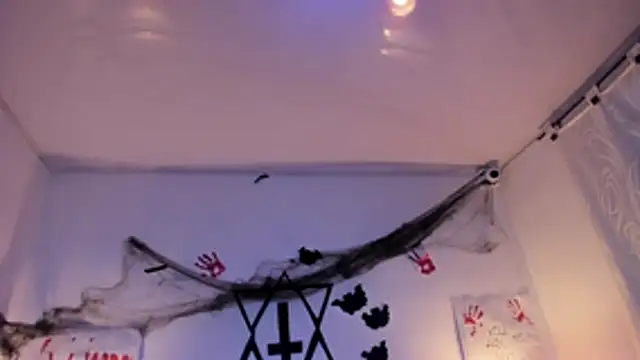 Snapshot of LunaSmitt chatting on 10-16-25, 11:55 LunaSmitt online show from 10-16-25, 11:55