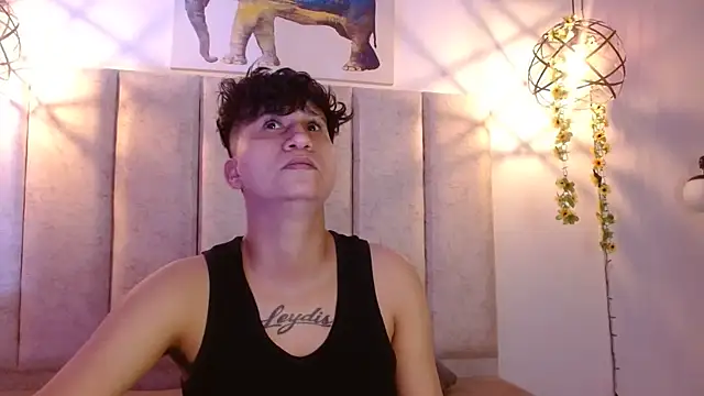 Snapshot of Im_Milan_Rs chatting on 10-10-25, 04:00 Im Milan Rs online show from 10-10-25, 04:00