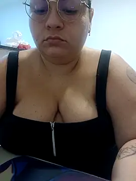 Snapshot of carola_hotwife chatting on 05-11-26, 11:38 carola hotwife online show from 05-11-26, 11:38