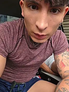 Snapshot of christangel_96_ chatting on 10-21-25, 06:30 christangel 96 online show from 10-21-25, 06:30