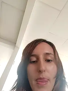 Ambar Roux  online show from 10-30-25, 04:08