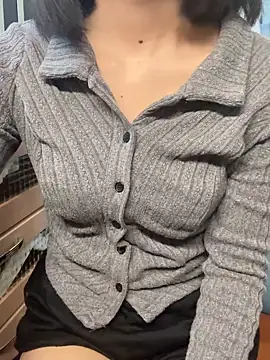 Snapshot of Mei_0906 chatting on 02-01-25, 04:35 Mei 0906 online show from 02-01-25, 04:35