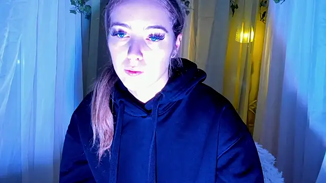 Snapshot of Lioneass chatting on 12-15-24, 09:03 Lioneass online show from 12-15-24, 09:03