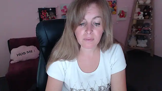 Snapshot of Hot_Milady chatting on 07-13-26, 06:49 Hot Milady online show from 07-13-26, 06:49