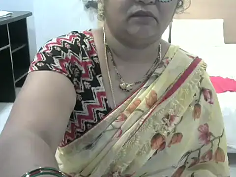 Snapshot of Naughty_Nityaa chatting on 01-07-25, 11:05 Naughty Nityaa online show from 01-07-25, 11:05