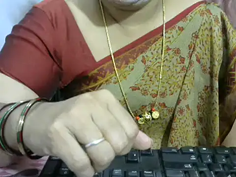 Snapshot of Naughty_Nityaa chatting on 01-20-25, 07:36 Naughty Nityaa online show from 01-20-25, 07:36