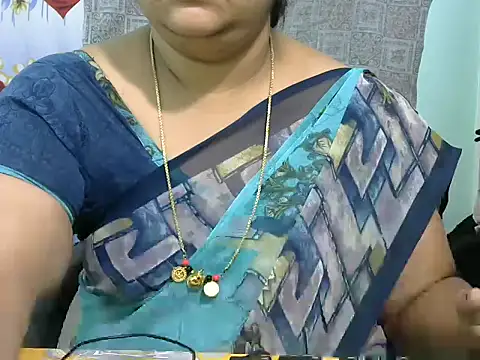 Snapshot of Naughty_Nityaa chatting on 03-08-25, 05:33 Naughty Nityaa online show from 03-08-25, 05:33