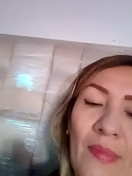 Snapshot of Divahank chatting on 12-12-24, 07:26 Divahank online show from 12-12-24, 07:26